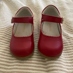 L'Amour Chloe Scalloped Leather Mary Jane Shoes